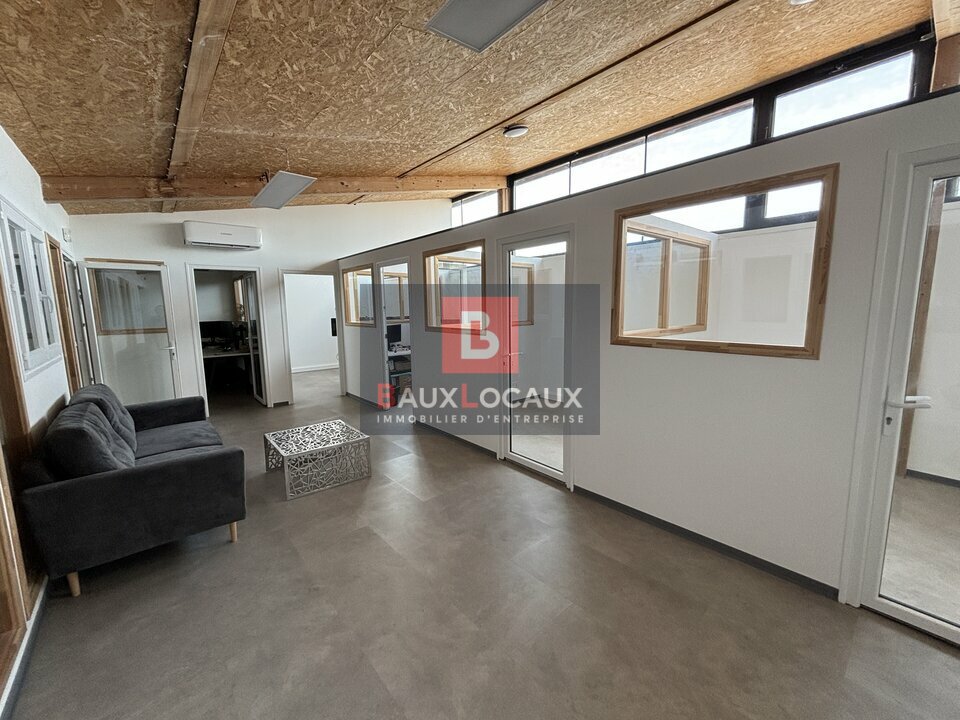 LOCAUX D'ACTIVITÉS - ENTREPÔTS à Vendre